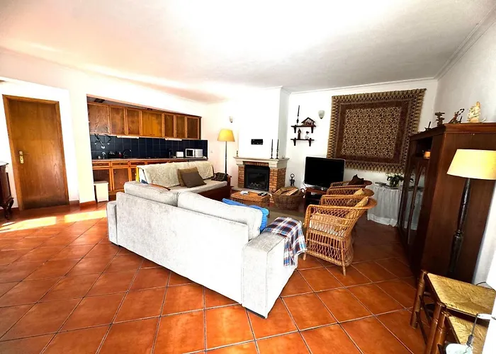 Casa Oliveiras - بيت للعطل