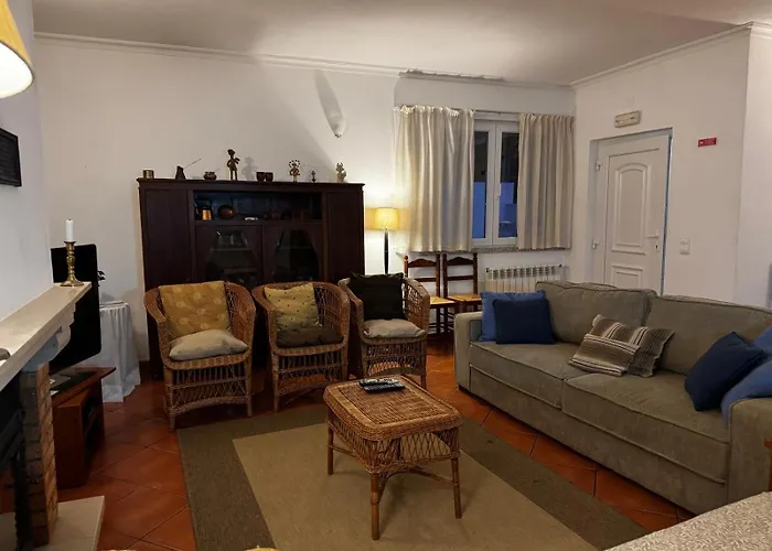 Casa Oliveiras - بيت للعطل مانتيغاز