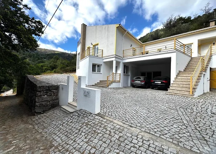 Casa Oliveiras - بيت للعطل مانتيغاز